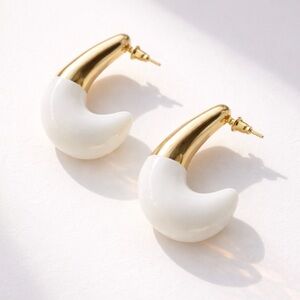 Gold and Cream Shell Open Hoop Earrings